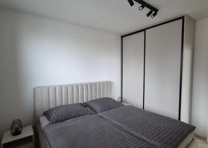 - Modern With Free Parking *